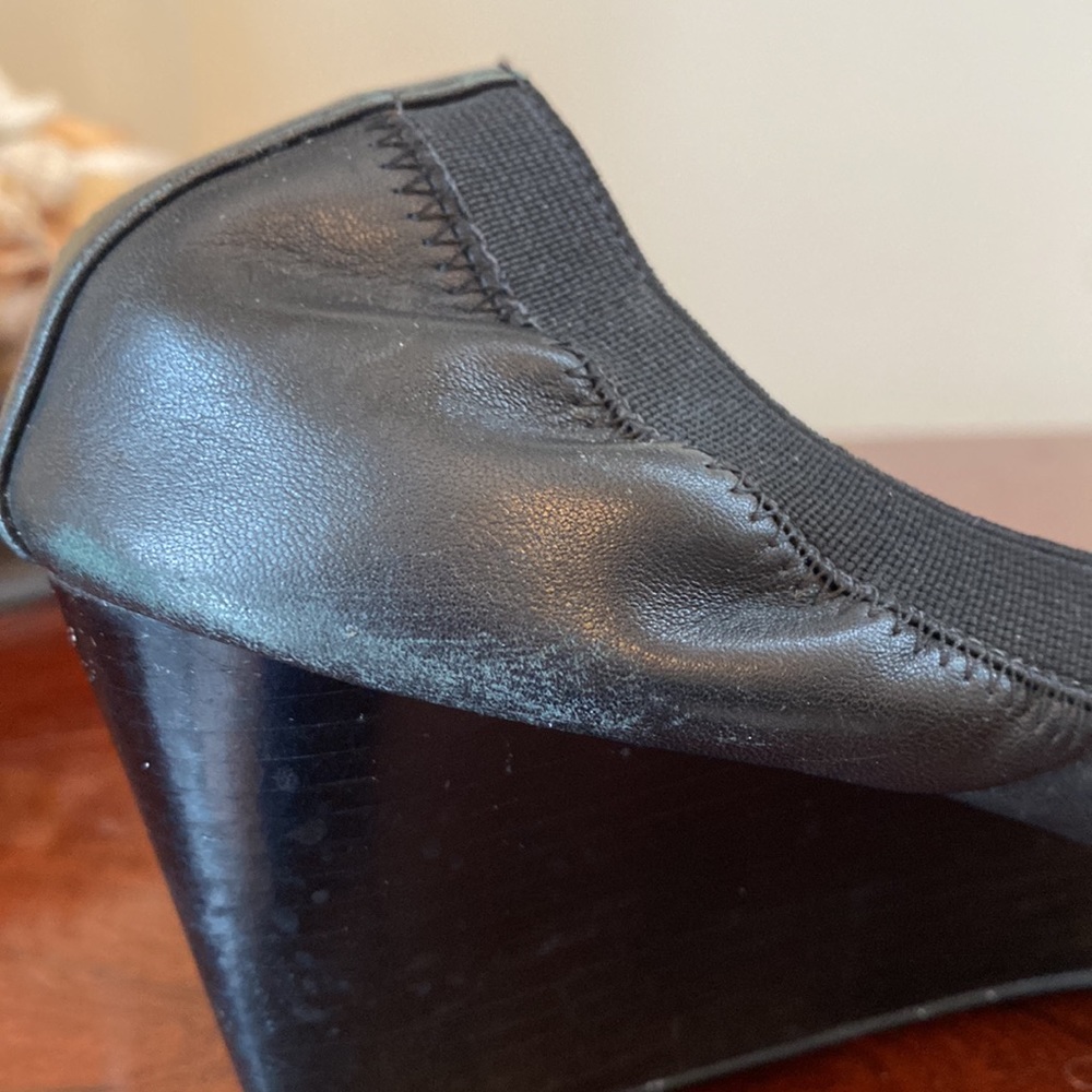 Tory Burch Jolie Black Leather SZ 9.5 Patent Toe Classic Preppy Chic Wedge Heels - Picture 15 of 16